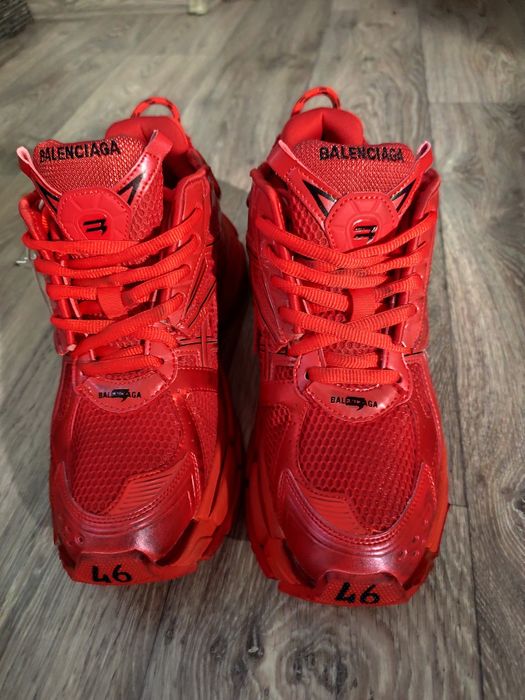 Balenciaga runner red