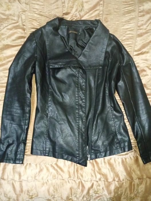 Продается Женская Кожаная куртка .