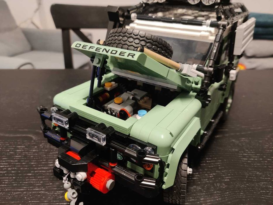Lego 10317 Land Rover Defender 90, Asamblat
