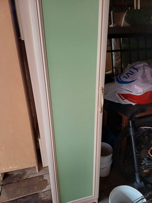 Продаю три шкафа и письменный стол