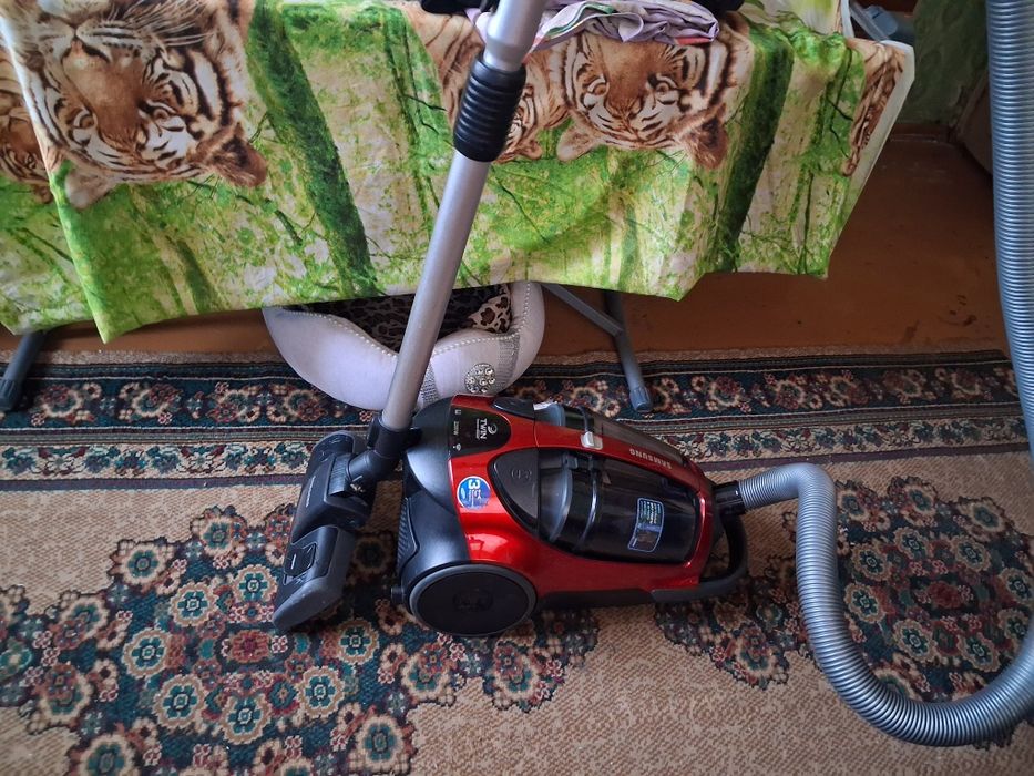 Пылесос Samsung.