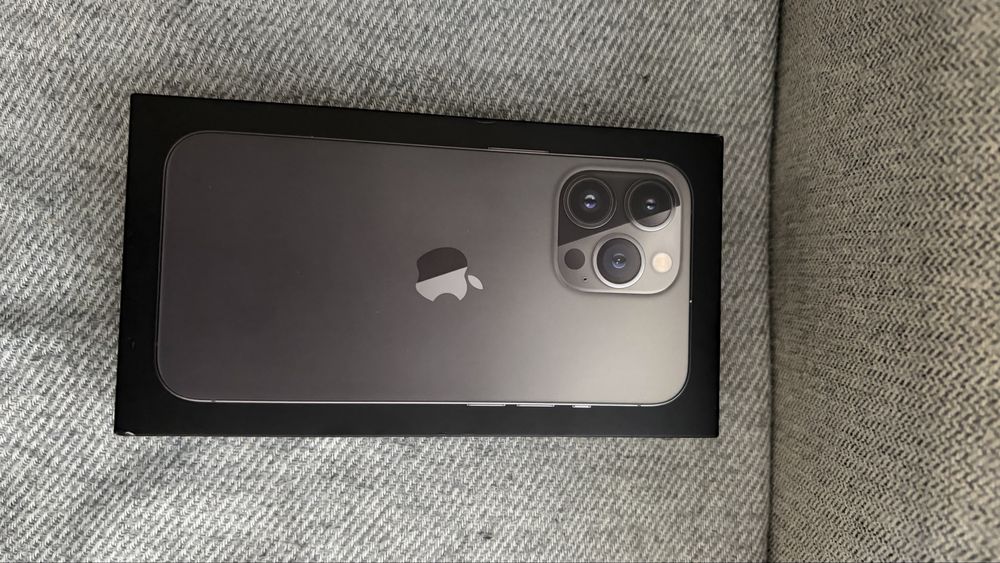 Iphone 13 pro + кейс. 83 %