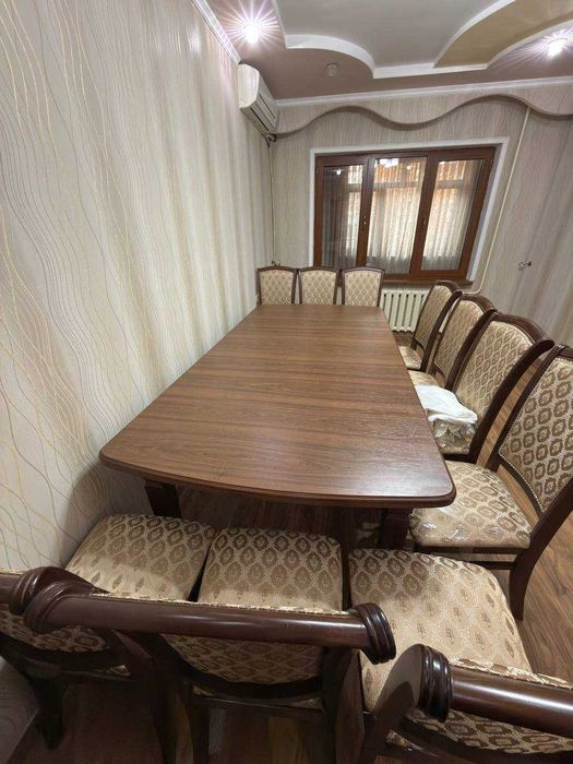 Продается стол и 10 стульев