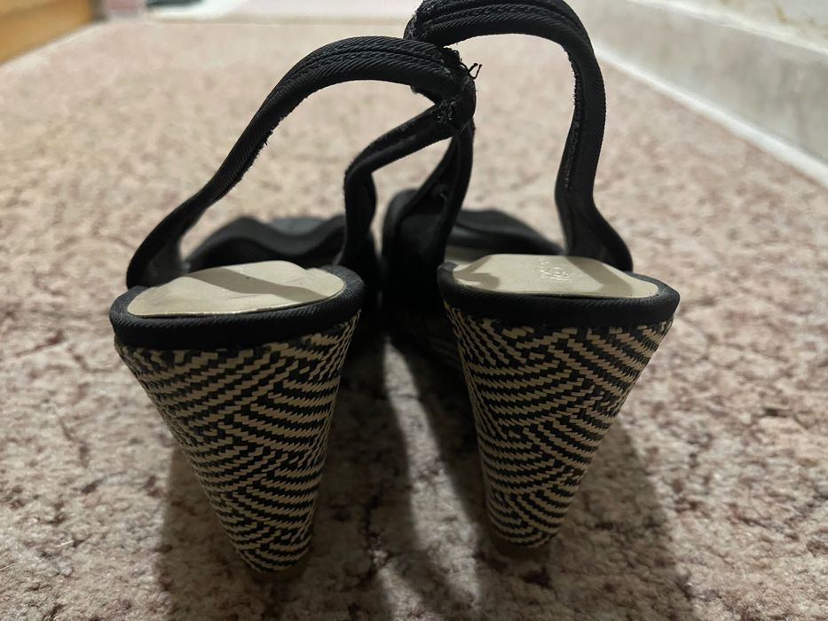 Дамски Сандали, черни, в отлично състояние