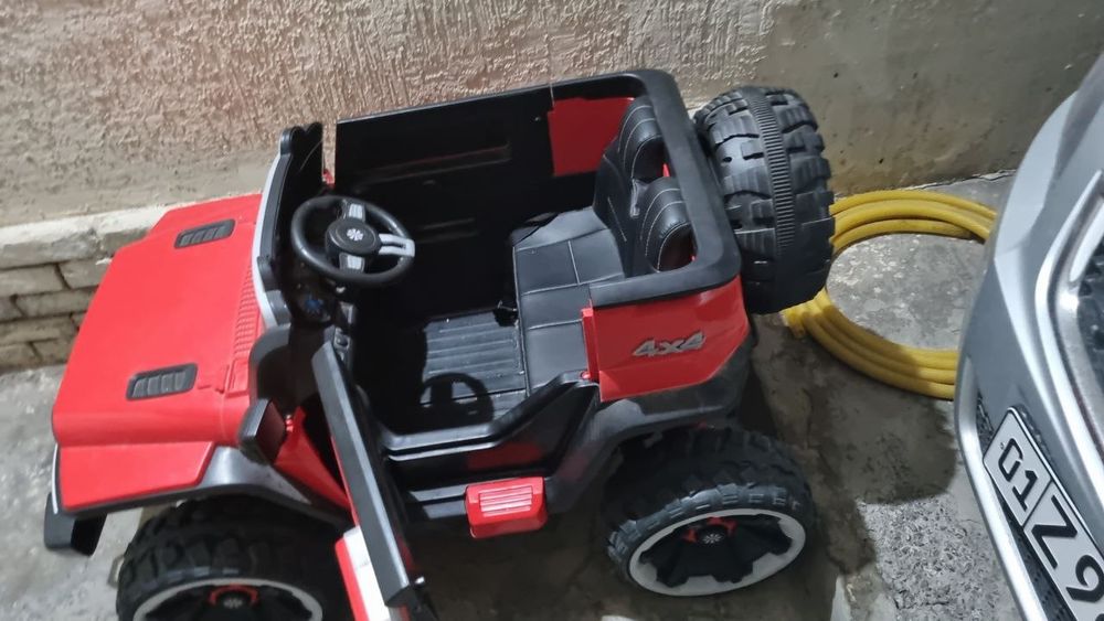 Электромобиль детский