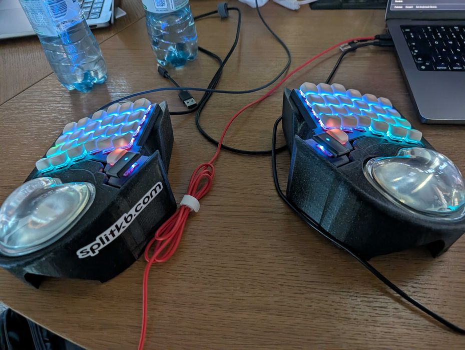 ZSA Voyager – tastatură split ergonomică low-profile