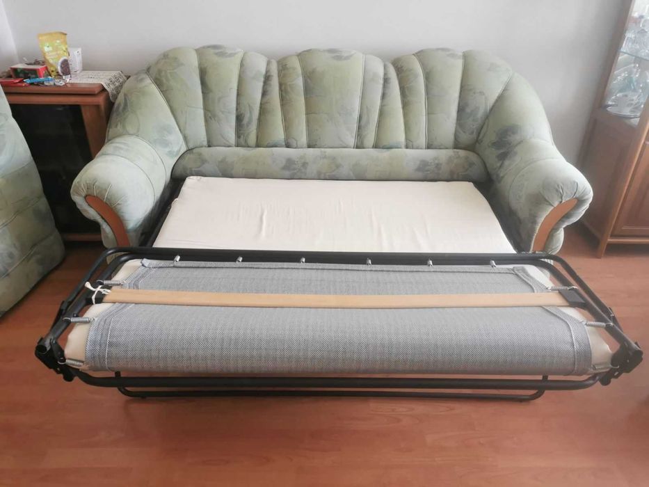 Разтегателен диван