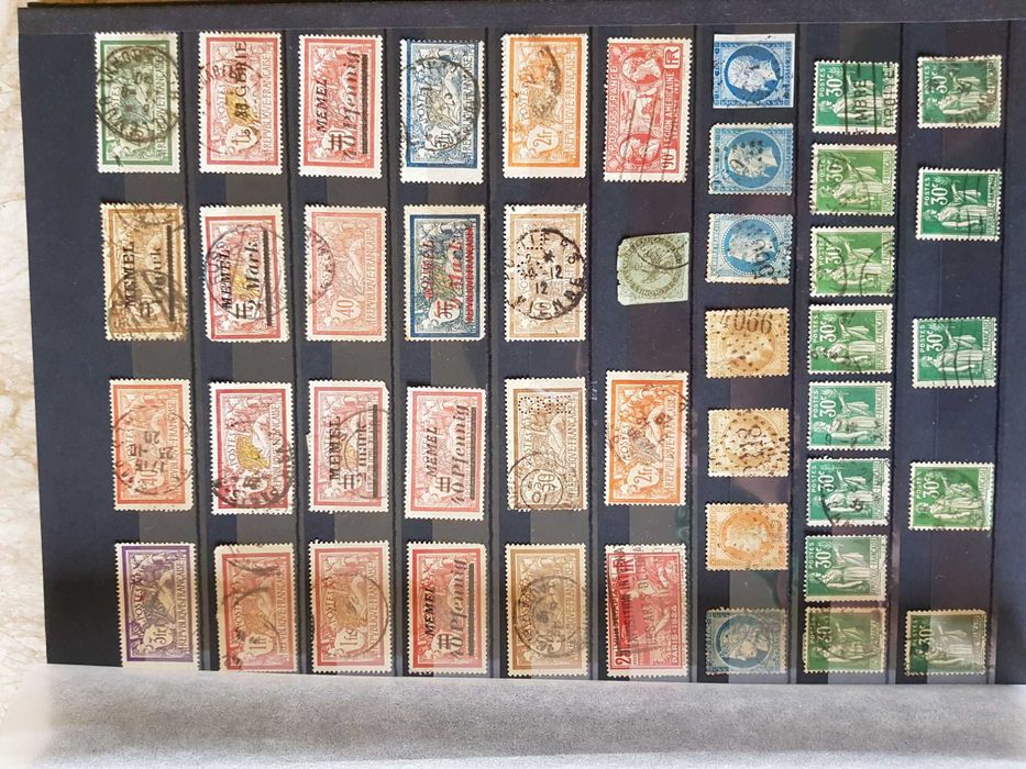 Vând o colecție din 8000 buc, 12 buc. cu eroare, TIMBRE POŞTALE VECHI