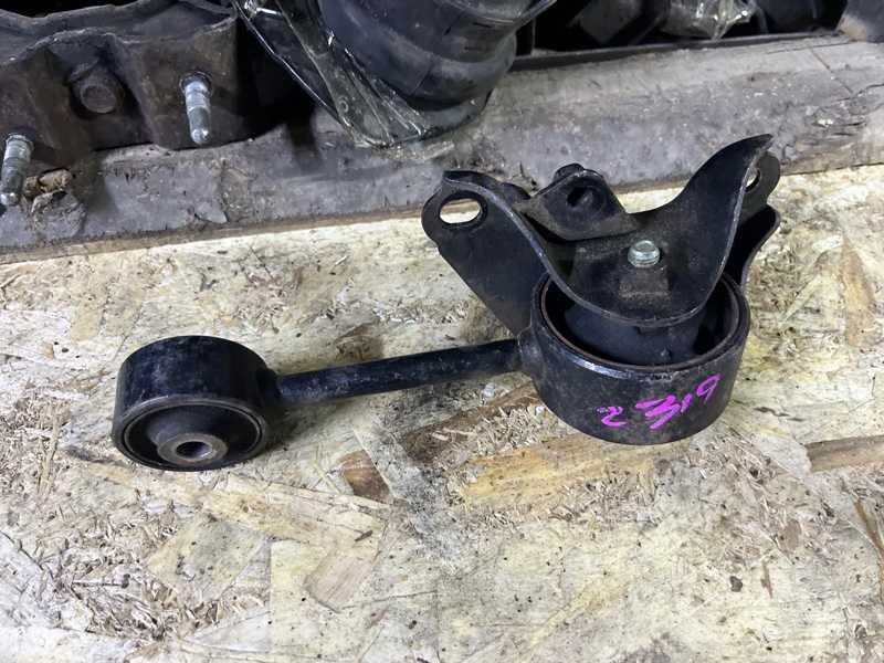 Подушка двигателя 2MZ-FE 2.5L Toyota Windom MCV20