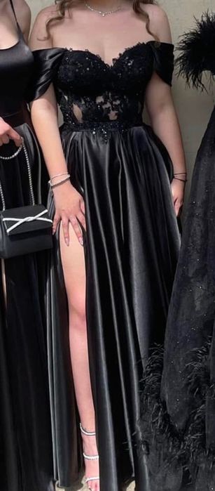 Продавам балната си рокля!