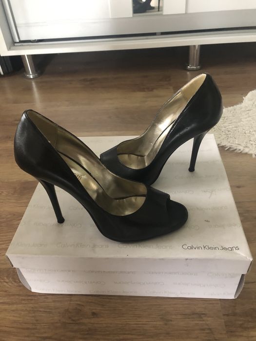 Pantofi stileto superbi,noi,piele naturala