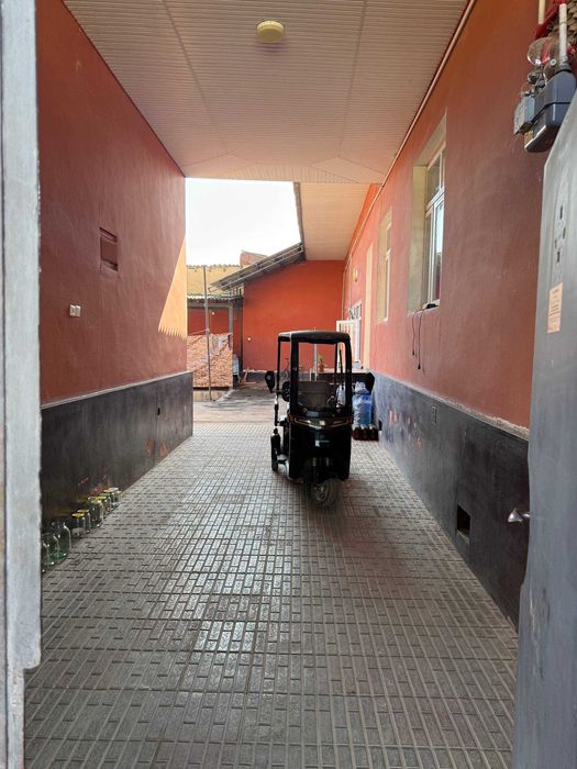 Hovli kelishilgan holda sotiladi! Jizzax shahri markazida.