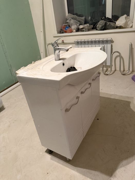 Тумба, ракоина и кран