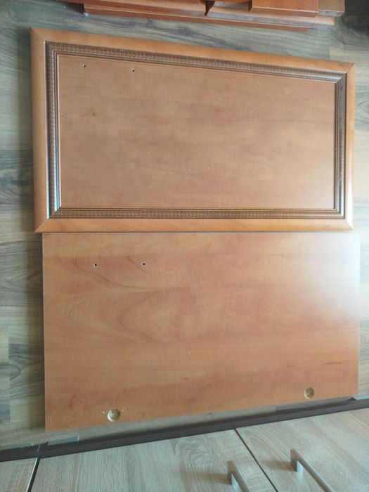 Продавам мебелни вратички