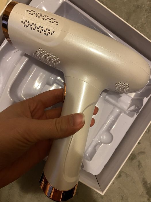 Aparat de epilat cu laser