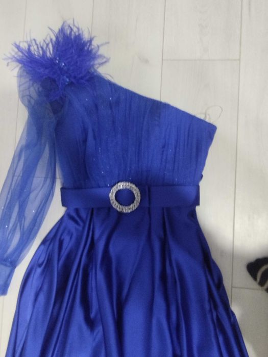 Роклите са носени по няколко часа