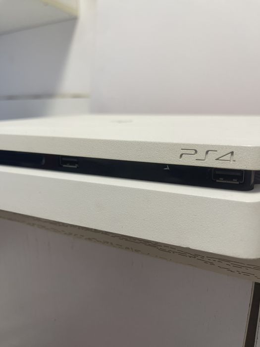 SonY  PS 4 slim бял