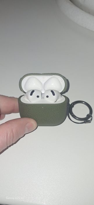 Продам наушники с чехлом