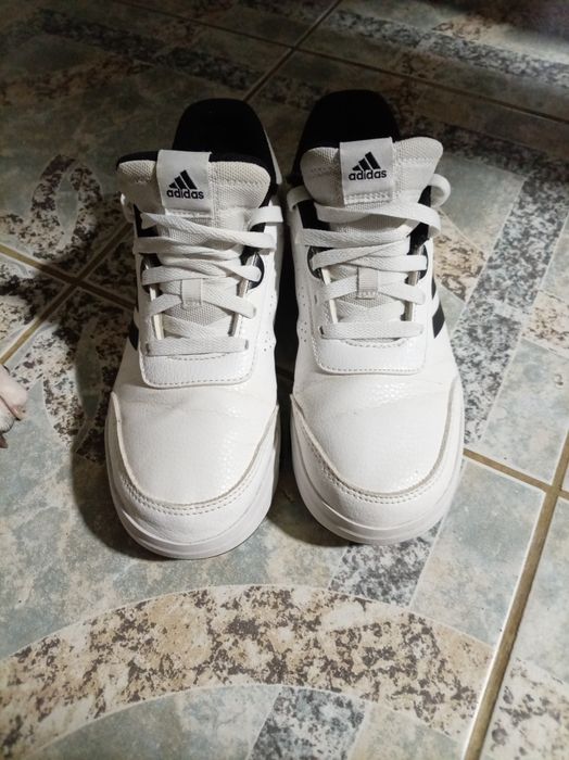 Vând Adidași adidas