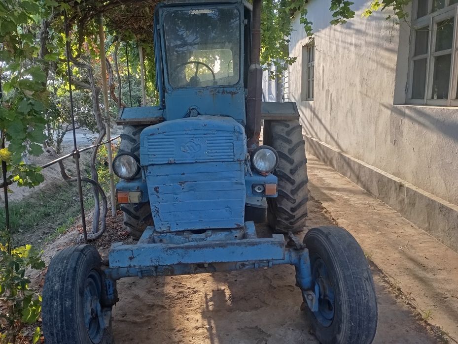 T28 traktor sotiladi