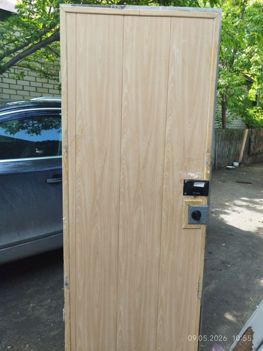 Продам металлические двери.