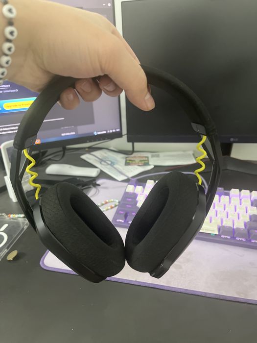 Продам игровые наушники logitech g435