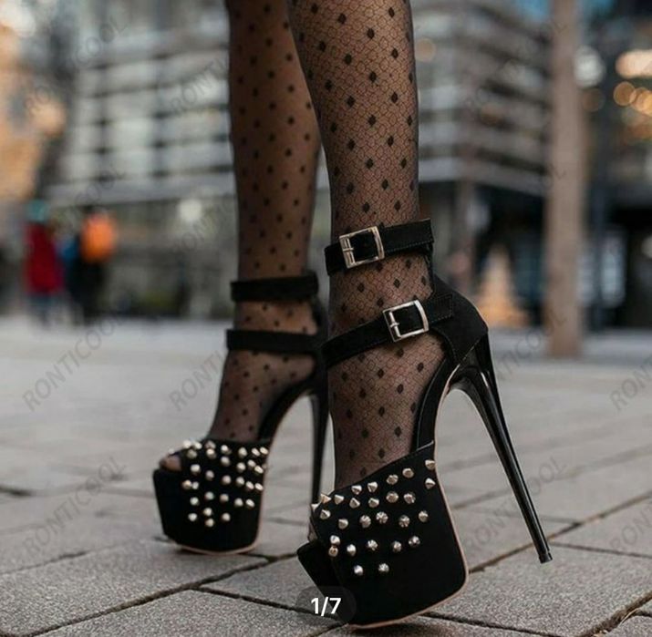 Туфли на высокой шпильке