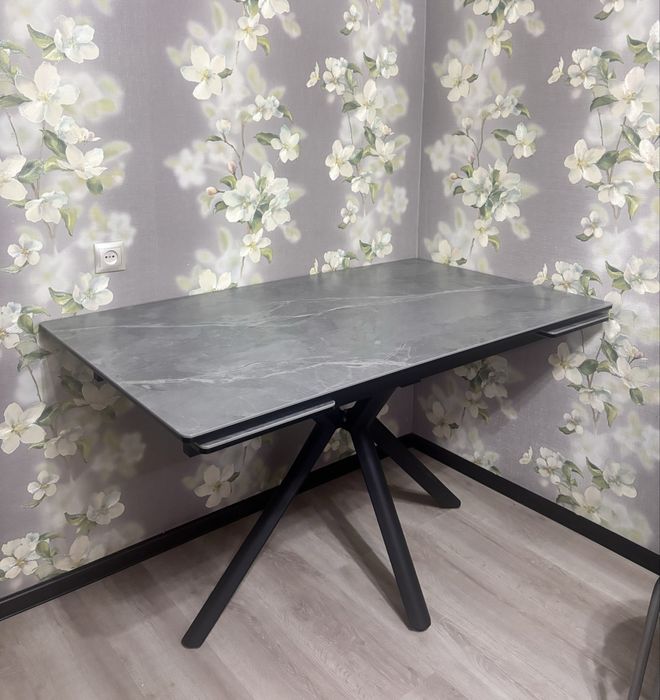 Кухонный каменный стол