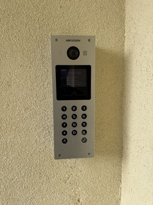 Control acces si pontaj usi, videointerfonie