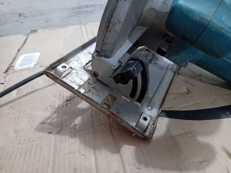 Ръчен циркуляр - Makita 110 V /  1300 W