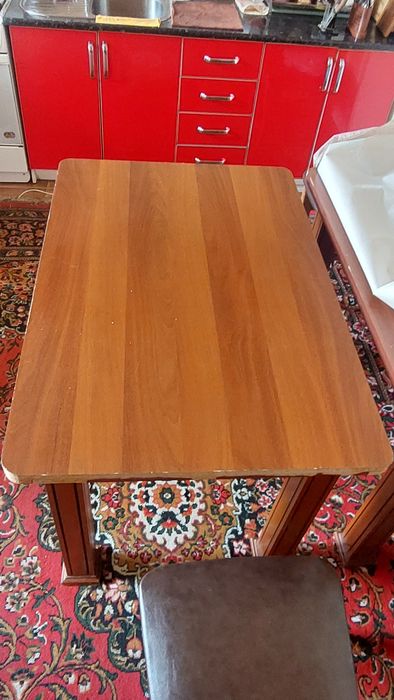 Stol va stullar yog'och