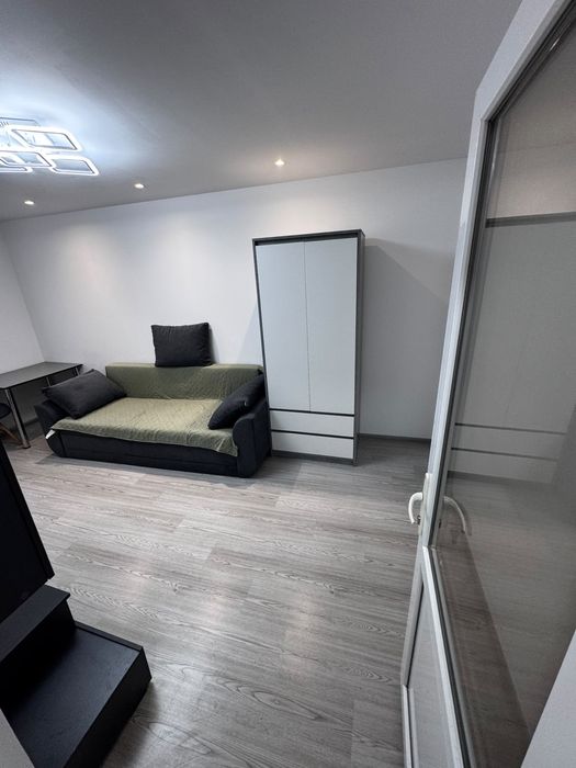 Vand garsoniera renovata recent