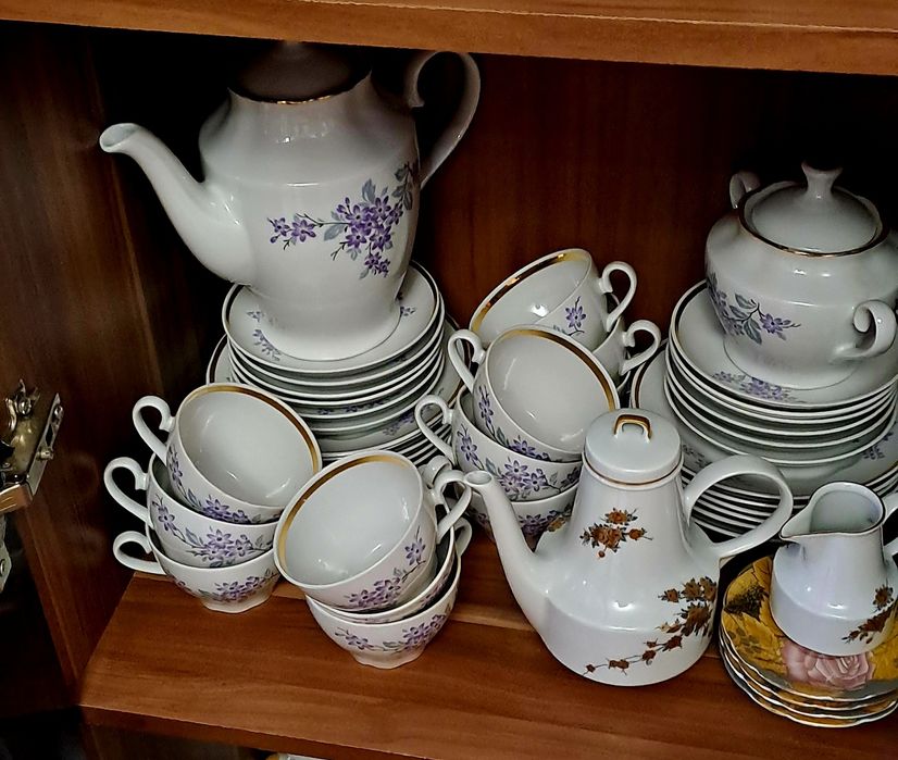 Продам фарфоровый сервиз