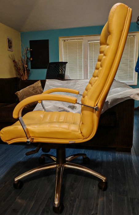 Директорски офиса стол - естествена кожа охра