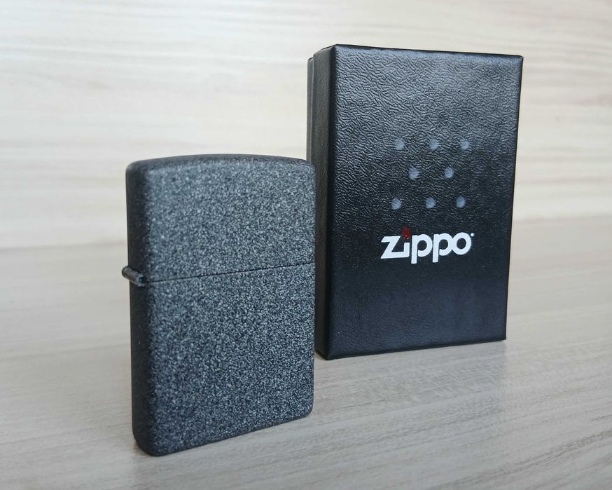 Нова запалка Zippo Iron Stone + подарък гориво