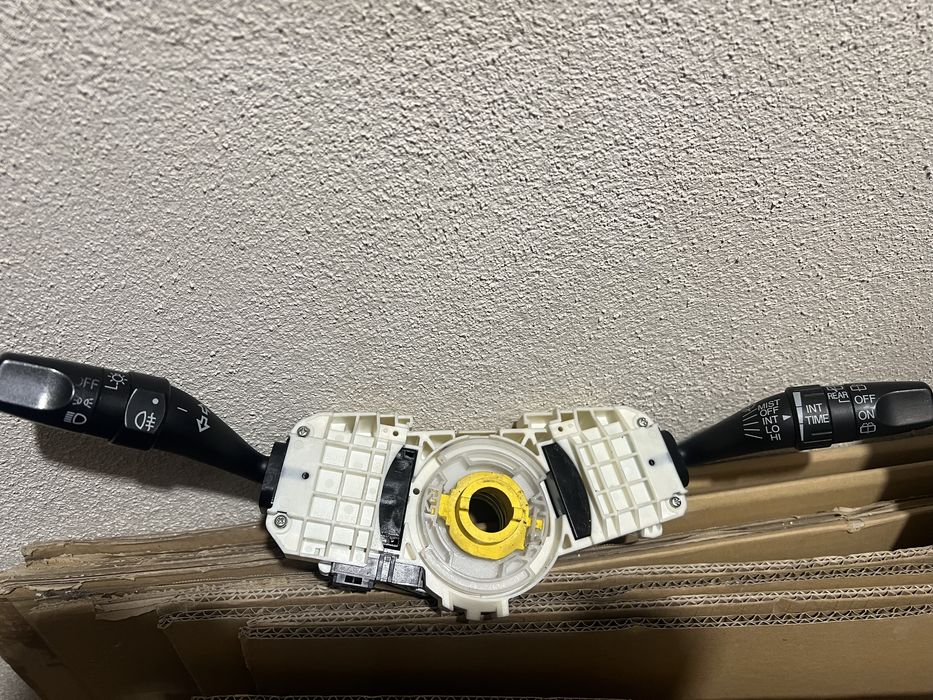 Лостче за светлини(без халогени)+лостче за чистачки(Хонда ФРВ)