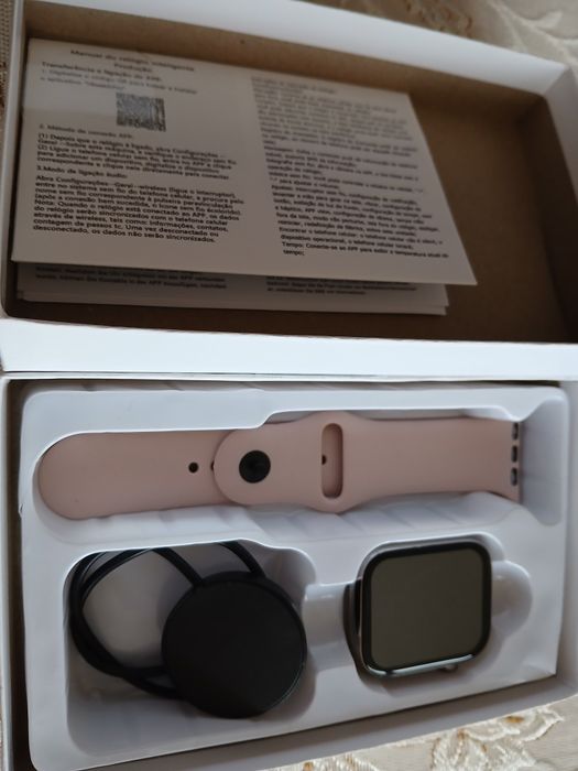 Чисто нов смарт часовник