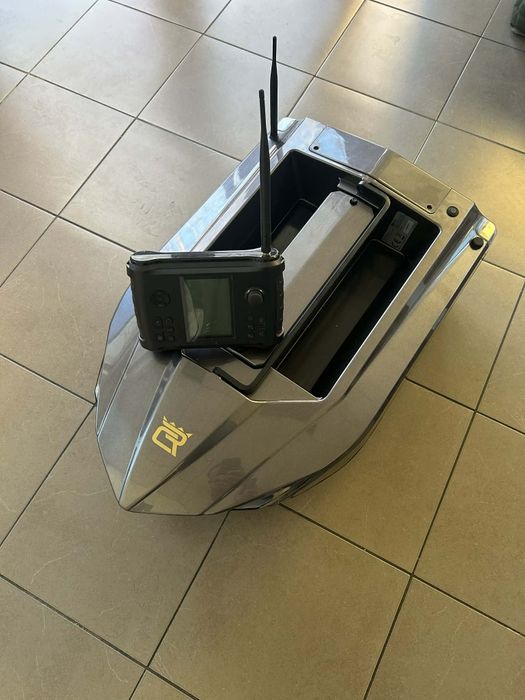 Лодка за захранка Carp Royal King 6.0