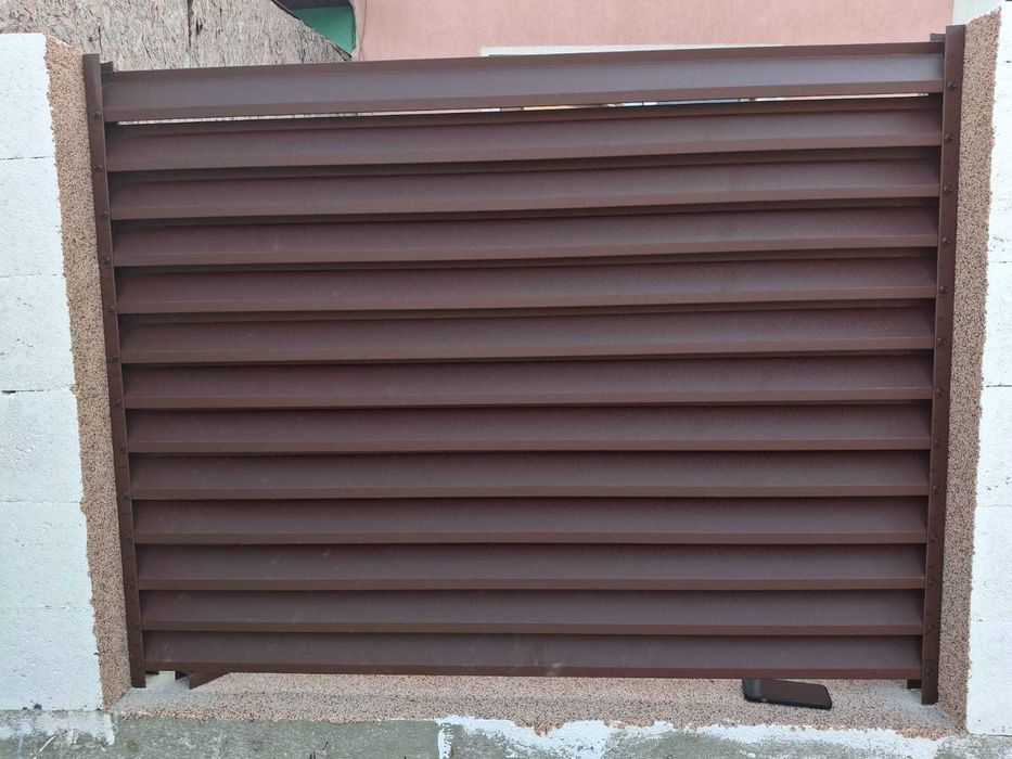 Garduri si porti stil jaluzea, sipca metalica, tabla cutata