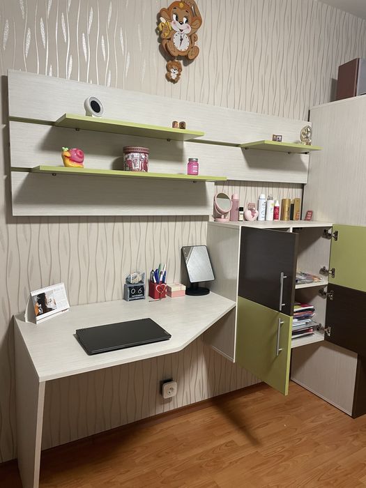 Продавам Детска Стая