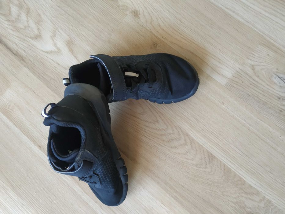 Детски маратонки и непромокаеми боти от Декатлон