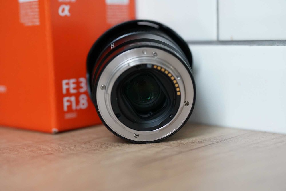 Обектив Sony FE 35mm f1.8
