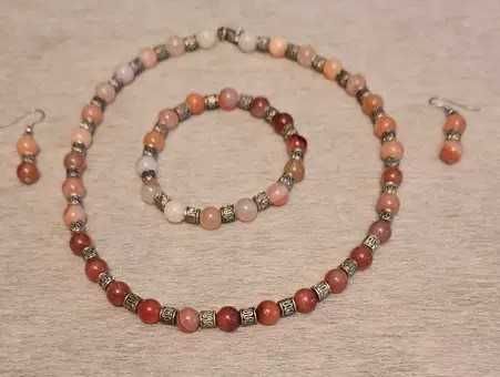 Seturi de bijuterii din malachit, perle și ochi de tigru