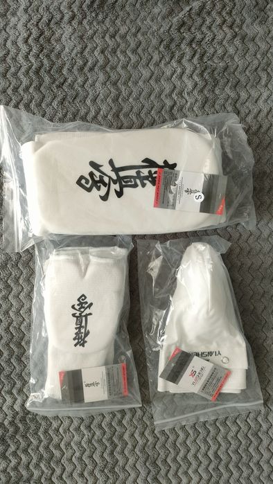 Кимоно и  щитки для каратэ новое