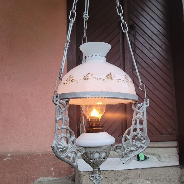 Lampa veche cu petrol