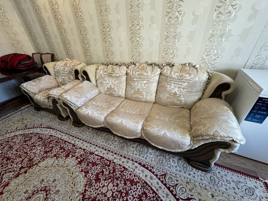 Продам диван и 2 кресла