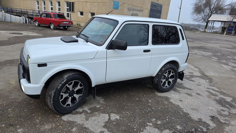 Лада нива урбан сотилади