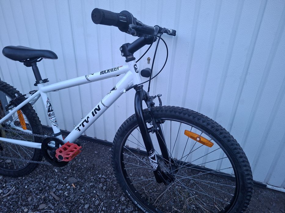 Bicicleta Btwin 24" pentru copii 8-12 ani.