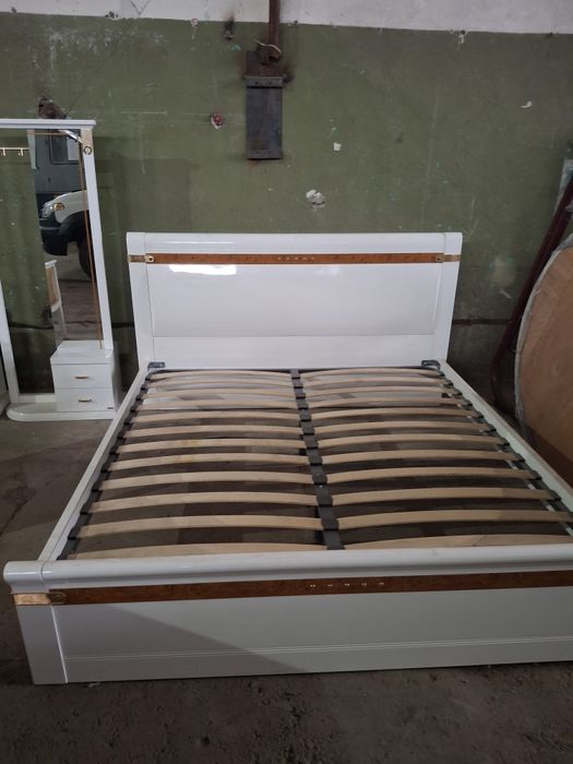 Спальный гарнитур  новый