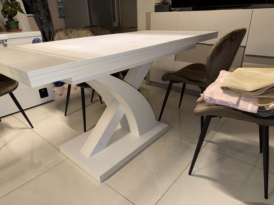 Vând masă extensibilă